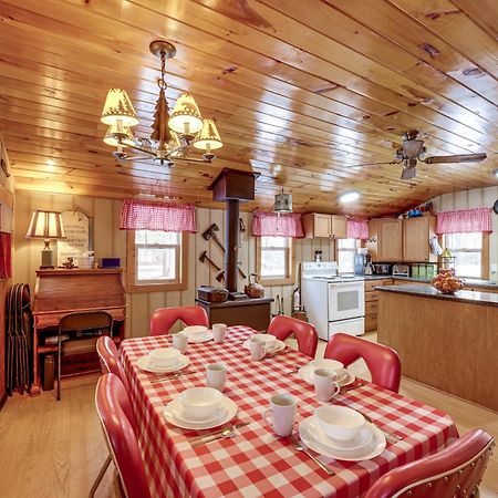 Pet-Friendly Irons Cottage About 4 Mi To Sand Lake! מראה חיצוני תמונה